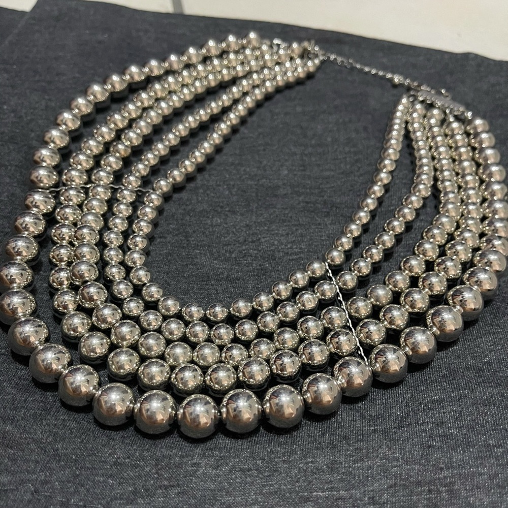 Gorgeous silver beads necklace